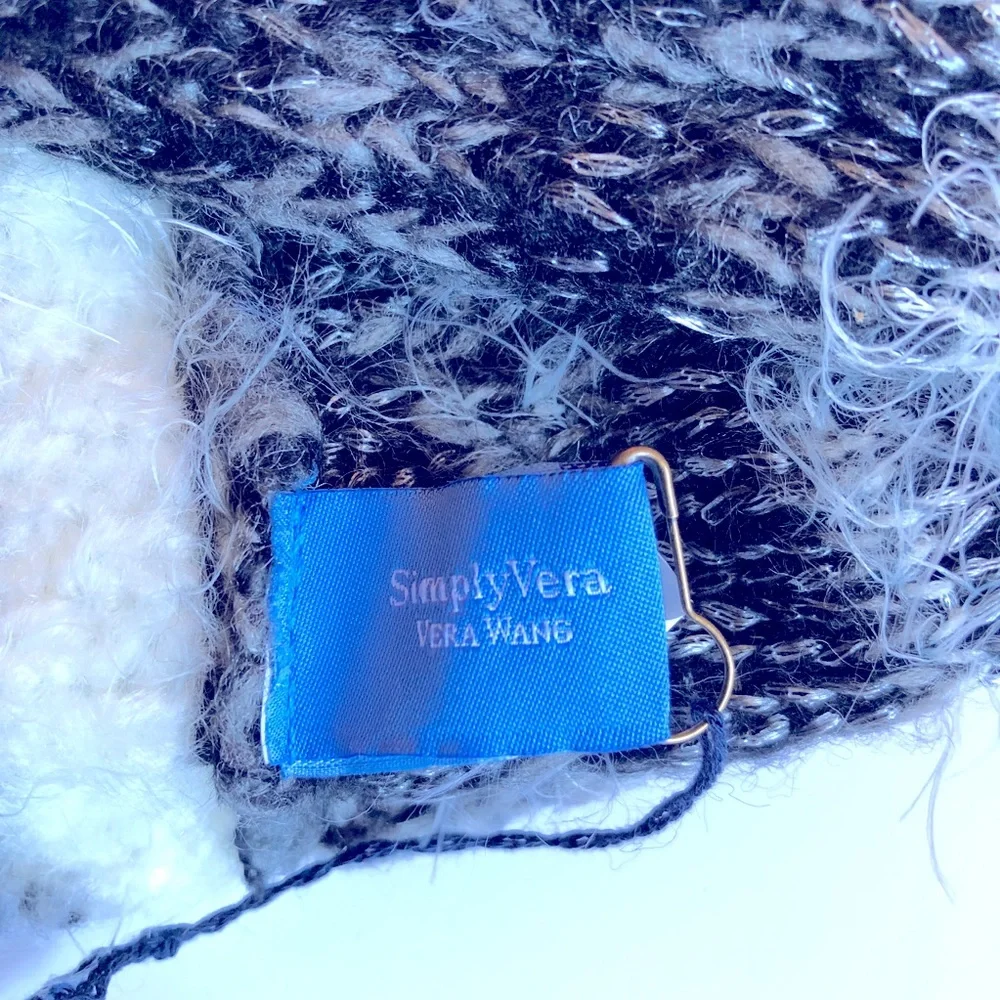 NEW VERA WANG Infinity Scarf Black Gray Women’s - Picture 4 of 9